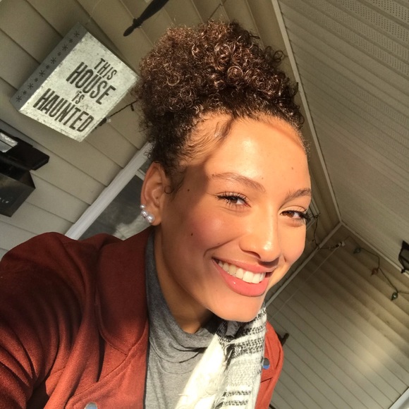 Meet your Posher, Jadyn - Picture 2 of 4